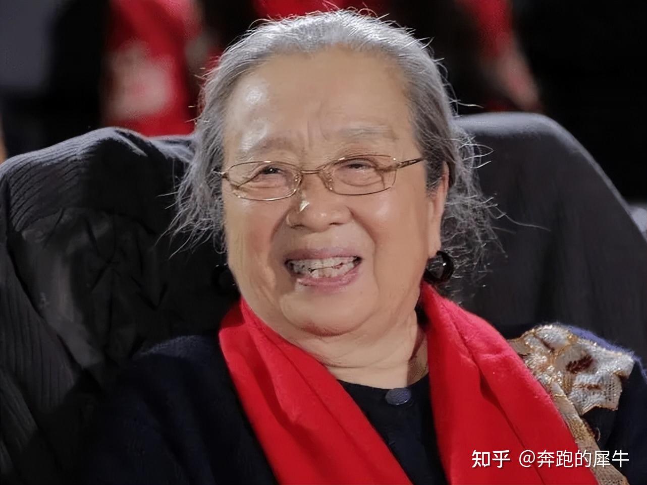 李明啟老公個(gè)人資料深度解析:揭秘王順天的藝術(shù)人生與家庭故事