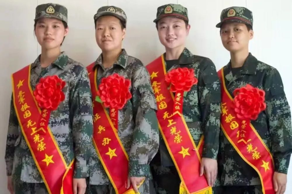 咖啡館奇遇：解碼中國人民解放軍儀仗隊(duì)女兵張雅茹退伍的幕后故事與社會啟示