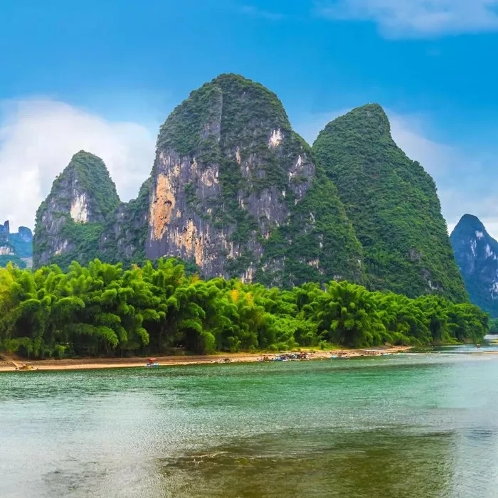 新澳正版資料免費(fèi)大全：熱點(diǎn)爭議背后的利益博弈與社會沖擊