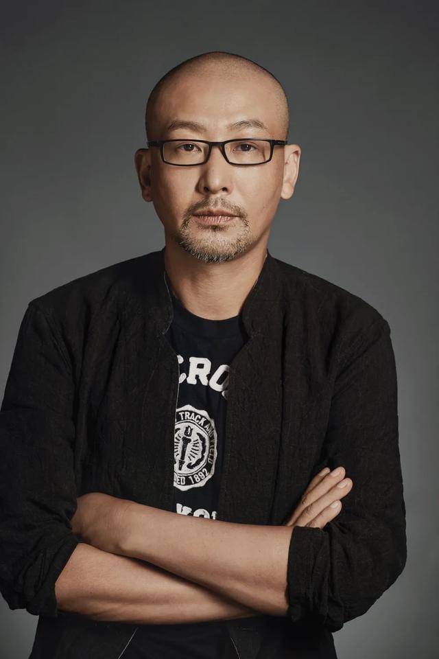 深度解析管虎導演的電影藝術：從《老炮兒》到《八佰》的硬核影像世界