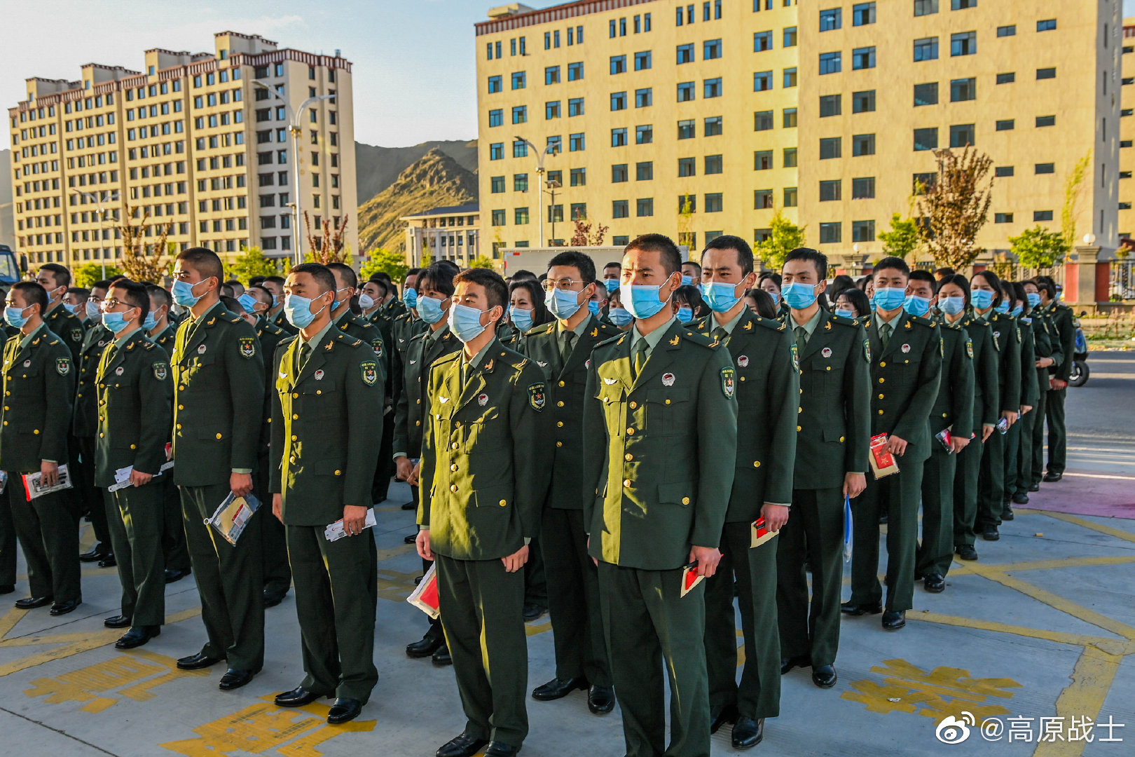 《大學(xué)生士兵》:CCTV-2熒屏上的青春軍旅史詩(shī)深度解析與價(jià)值探討