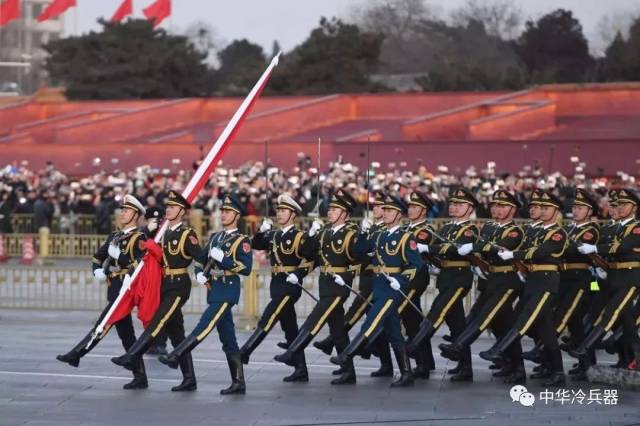 中國人民解放軍儀仗隊(duì)和女兵：深度解析背后的榮耀與堅(jiān)韌