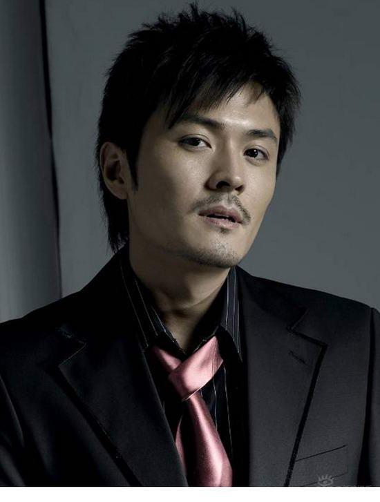 演員于小偉微博深度解析：從動態(tài)到互動，全面了解他的演藝與生活