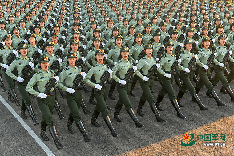 見證榮耀：中國人民解放軍儀仗隊(duì)女兵亮相背后的心路歷程與時(shí)代回響