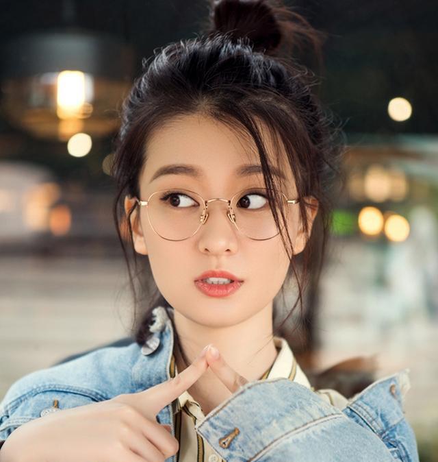 喬欣家庭背景深度解析：探秘?zé)赡粌?nèi)外的人生底色與成長軌跡