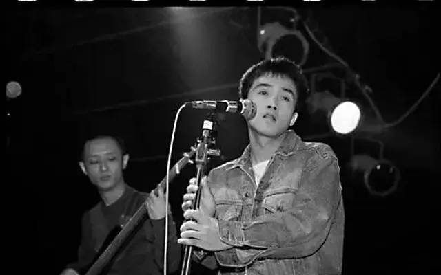 張楚的個(gè)人資料簡(jiǎn)介男:深度解析這位中國(guó)搖滾詩(shī)人與他的音樂(lè)世界全攻略